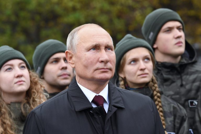 «У президента все хорошо» – Песков о сообщениях об уходе Путина с поста из-за проблем со здоровьем