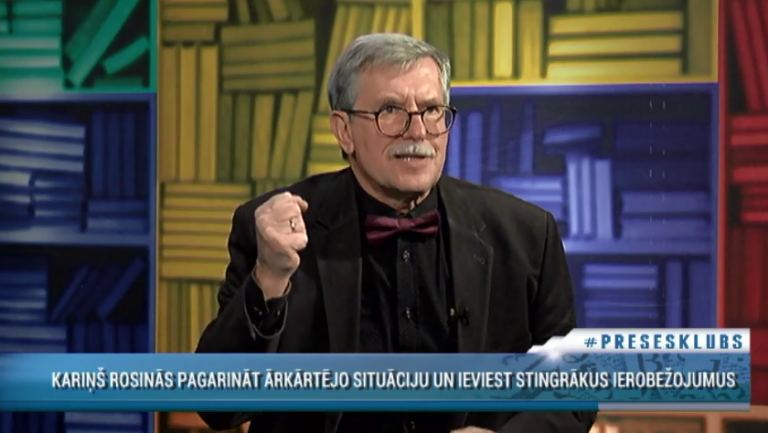 Экс-политик: Кариньш должен был выйти с «острым ножом», а вместо этого потроллил людей