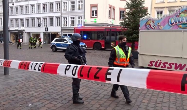 Совершивший наезд на толпу в Германии мужчина оказался пьян