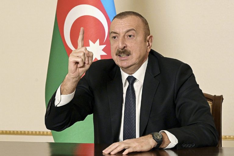 Президент Азербайджана предложил Франции отдать Марсель