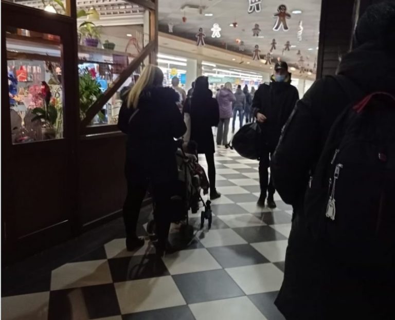 Очереди уже есть. Сегодня последний на неделе день для покупок «запрещенных» в выходные товаров