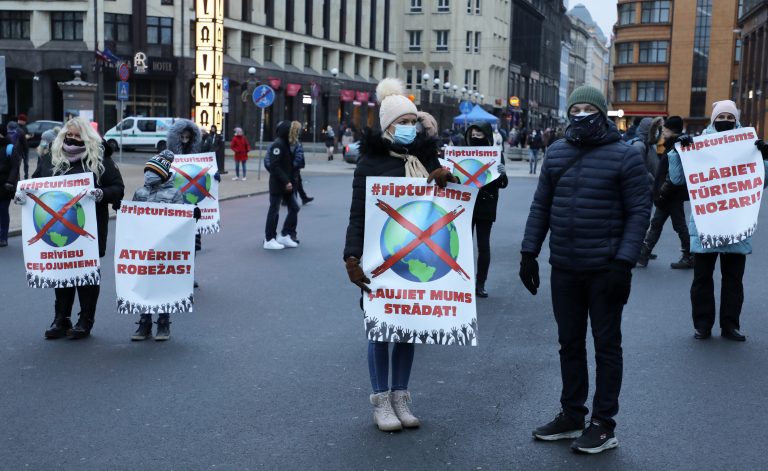 Социолог: люди не получают поддержки, поэтому идут протестовать