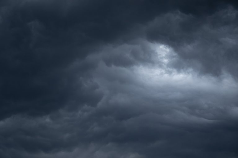Погода на воскресенье: в Латгале снег, в Риге облака, слабый ветер