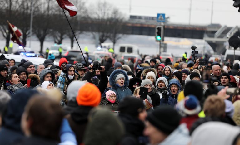 Около 100 участников пикета против COVID-ограничений могут оштрафовать