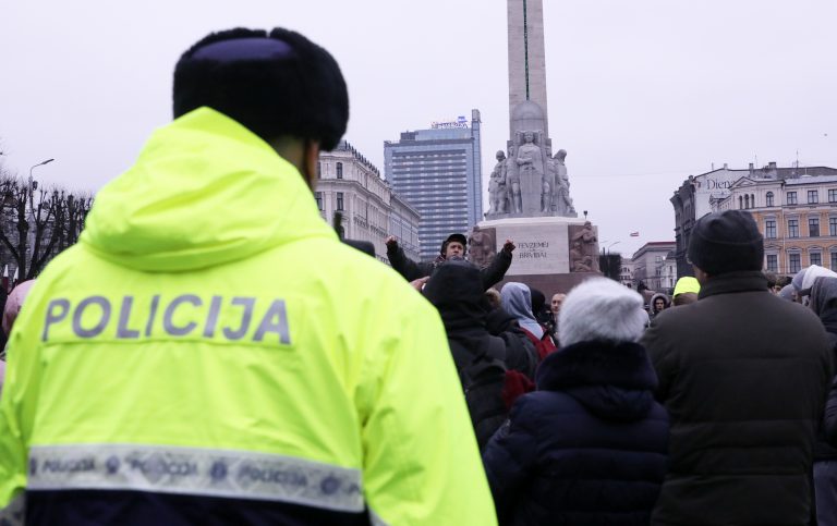 Намечается очередная акция протеста из-за COVID. Мэр Риги попросит запретить митинги на время ЧС