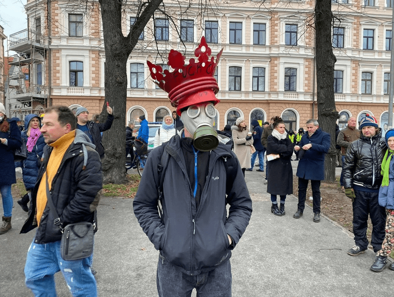 Мурниеце о COVID-протесте: они участвуют в балагане, такие мероприятия надо запрещать