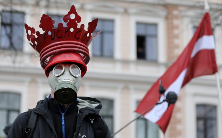 Сегодня Рижская  дума решит, разрешить ли COVID-протест 20 декабря