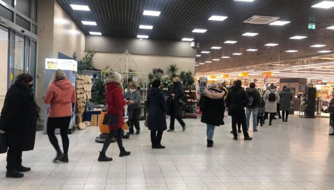 Перевощиков: в магазинах слишком много людей