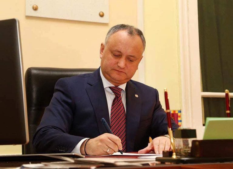 Президент Молдавии вернул русскому языку статус межнационального