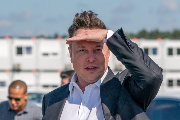 Илон Маск рассказал, когда планирует высадить первого человека на Марс