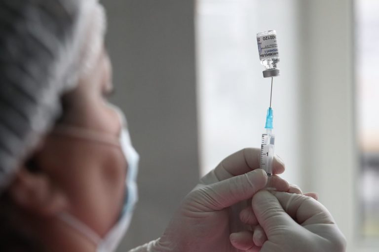 Россиян начнут вакцинировать на следующей неделе