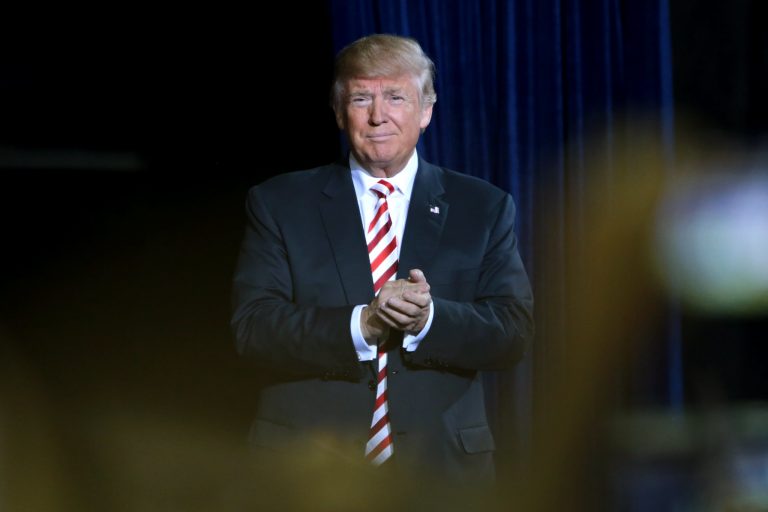Трамп пока не будет объявлять о своем участии в президентских выборах-2024