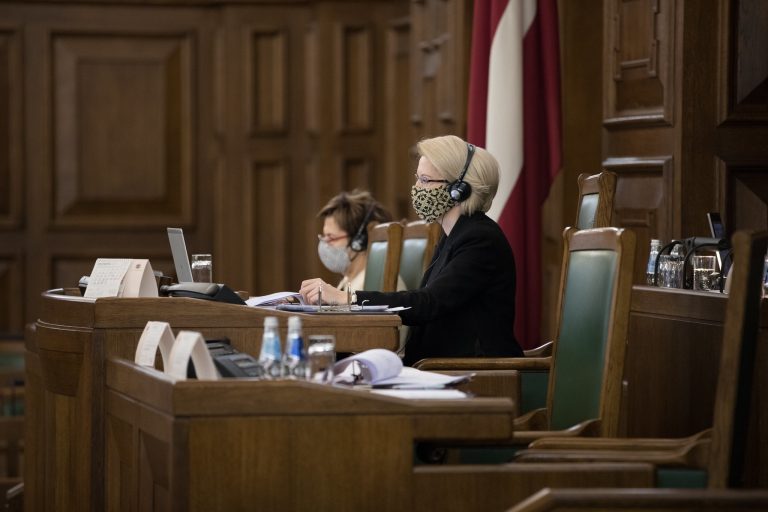 Сейм «заморозил» зарплаты всем министрам на 2021 год