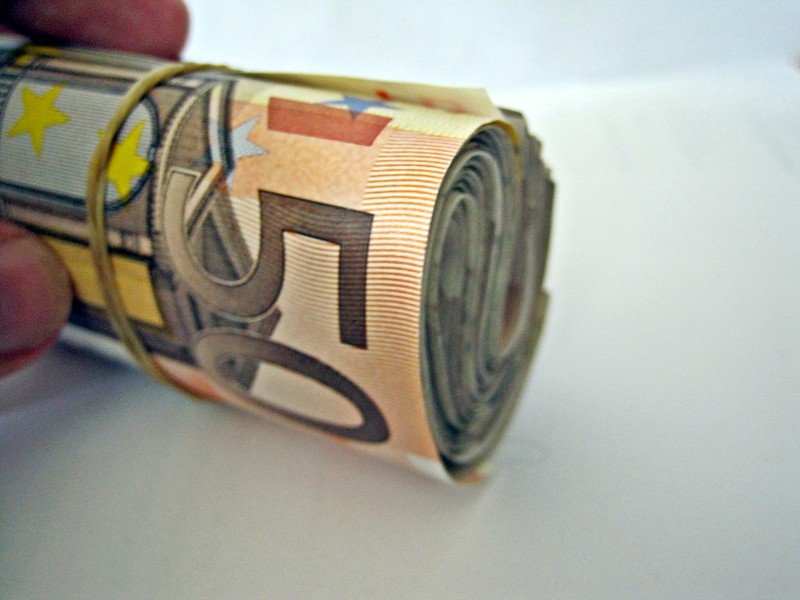 Распространитель ложных новостей о COVID-19 освобожден под залог в 50 000 евро