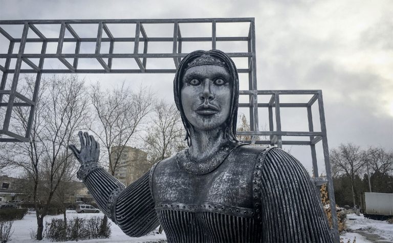 В российском городе поставили памятник «Аленке». После критики жителей его демонтировали