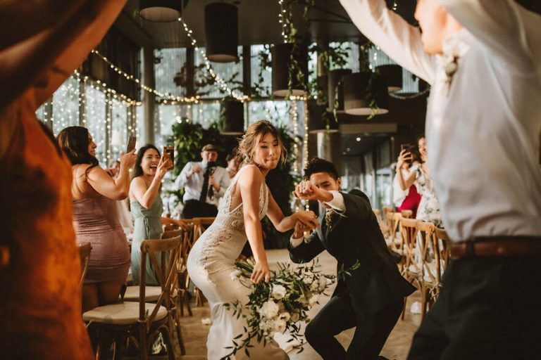 Лучше свадебные фотографии 2020 года по версии Junebug Weddings