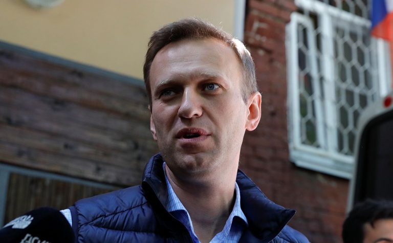 «У него мания преследования. И мания величия»: пресс-секретарь Путина прокомментировал видео Навального