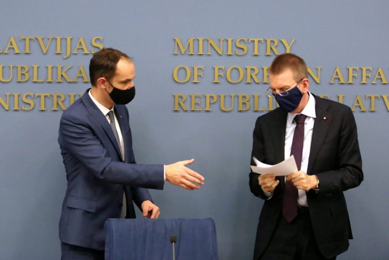 Глава МИД Латвии настаивает на «закрытой» Великобритании до 1 января