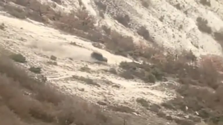 ВИДЕО: в Крыму внедорожник сорвался с обрыва