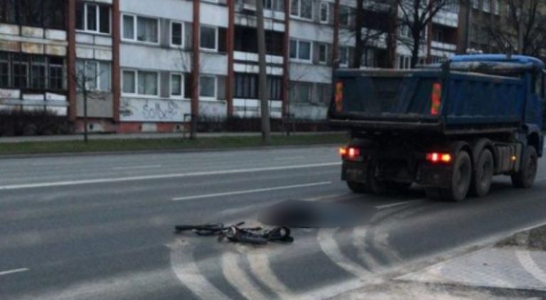 Трагичная авария в Риге: водитель грузовика задавил велосипедиста