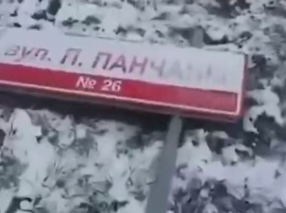 «С политикой не связано»: в Минске красно-белые указатели меняют на красно-зеленые