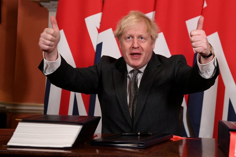Brexit официально завершен — королева подписала соглашение