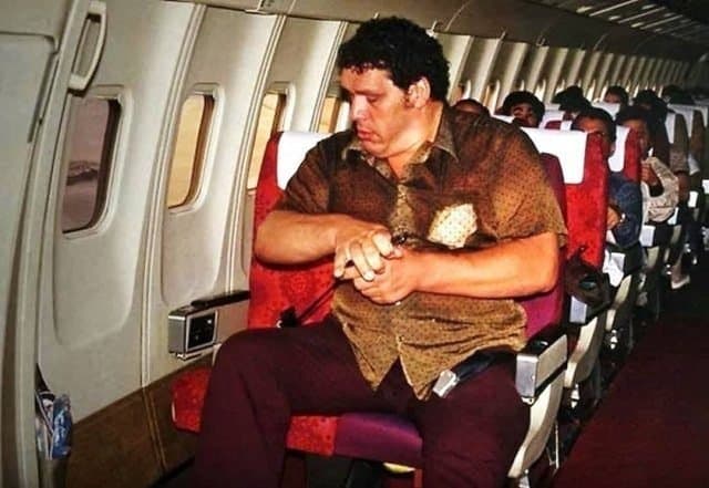 Склад металлических буев, Кашпировский за работой и Памела Андерсон в подборке редких исторических фотографий