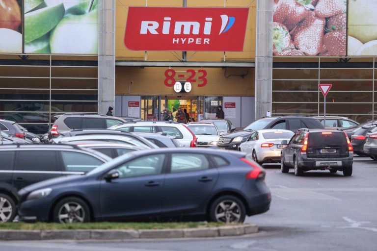 «Кариньш устроил BlackFriday!»: латвийцы выстроились в очереди перед выходными