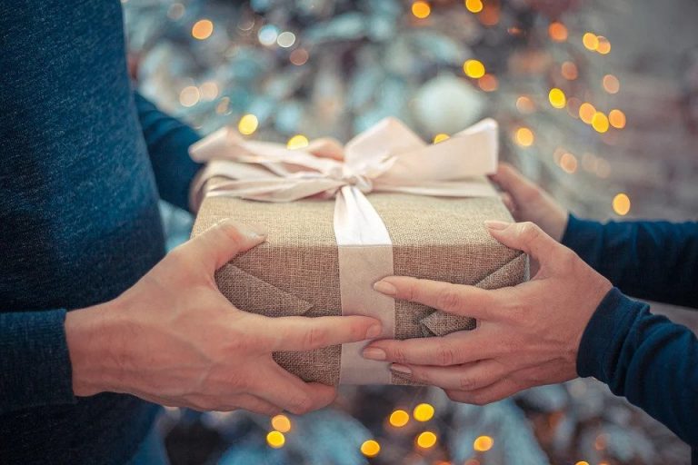 До 16 декабря проходит благотворительная акция: подарки для детей беженцев