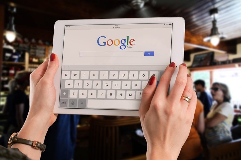 Катастрофы, коронавирус, самоотверженность: Google подвел итоги года трогательным видео