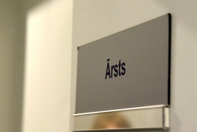 Реаниматолог: в Латвии давно не хватает медиков. Это «заслуга» Минздрава