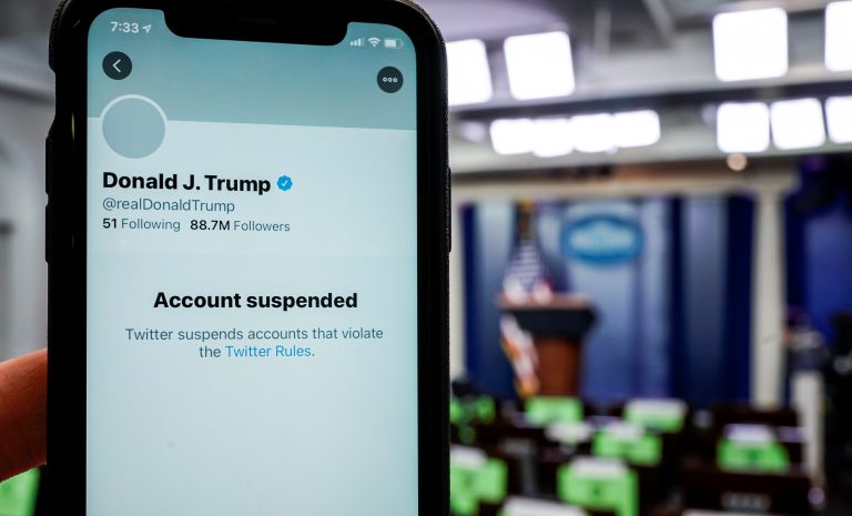 «СМИ банили Трампа еще в 80-х»: эксперт о блокировке президента США в соцсетях