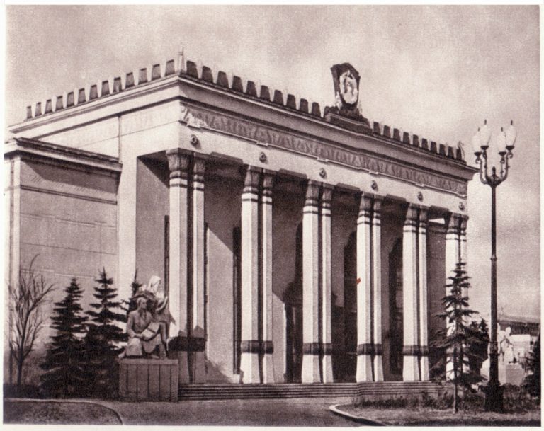 В Латвии обнаружили уникальные витражи, украшавшие ВДНХ в 1950-х