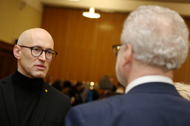 Павлютс инициировал проверку закупок вакцин от COVID-19