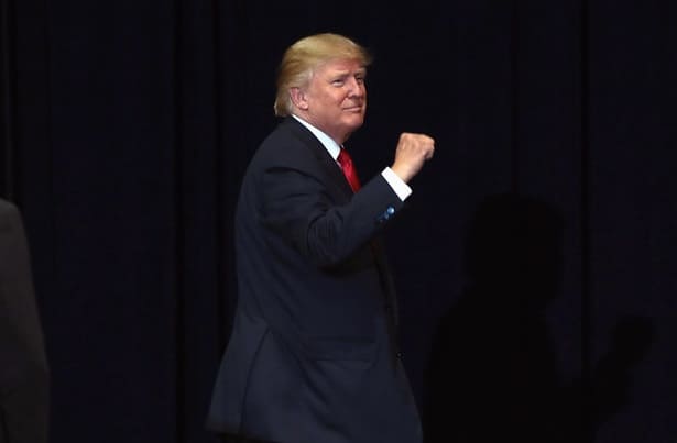Некоторые соцсети внезапно разблокировали аккаунты Трампа