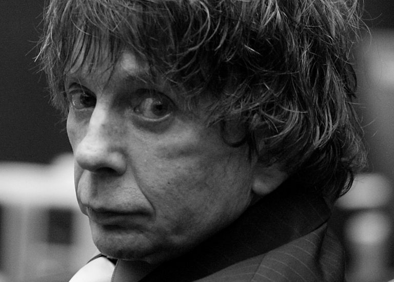 Умер музыкальный продюсер Фил Спектор, он сотрудничал с Beatles, Шер и Тиной Тернер