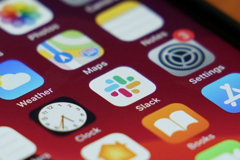 СМИ: Apple начала разработку смартфона со складным экраном