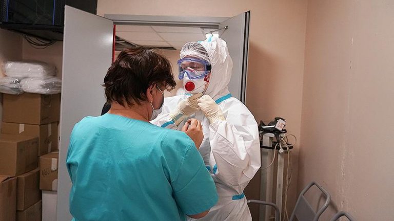 В Латвии за сутки выявлено 812 случаев COVID, умерли 29 человек