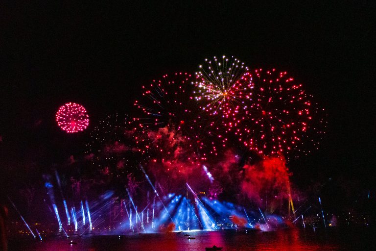 Собрано 10 тысяч подписей за запрет самоуправлениям тратить деньги на салюты