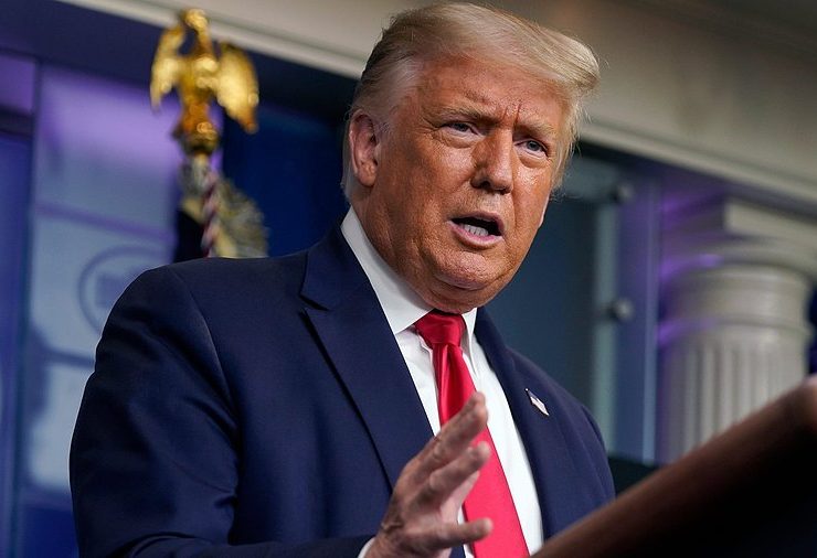 Дональд Трамп в последние часы правления помиловал 73 человека