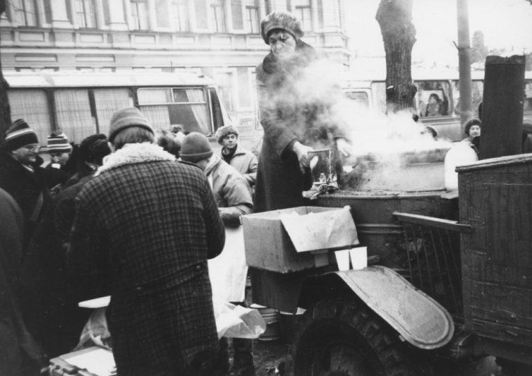 «Думали, начнется война!»: о баррикадах вспоминают политики и жители Латвии