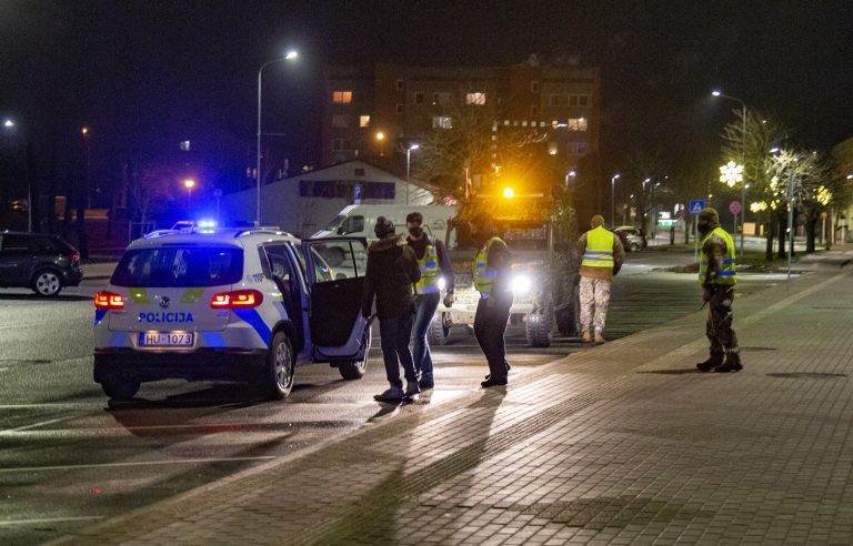 Сегодня вечером в Латвии вновь наступит комендантский час