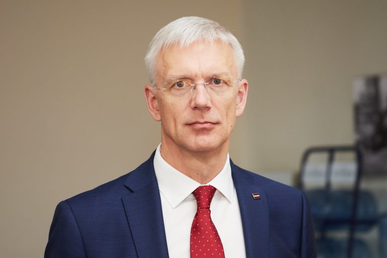 Правительству Кариньша исполняется два года. Большинство опрошенных латвийцев поставили ему «кол»
