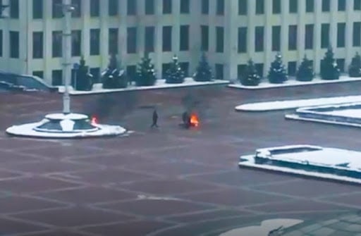 ВИДЕО: мужчина совершил в центре Минска попытку самосожжения