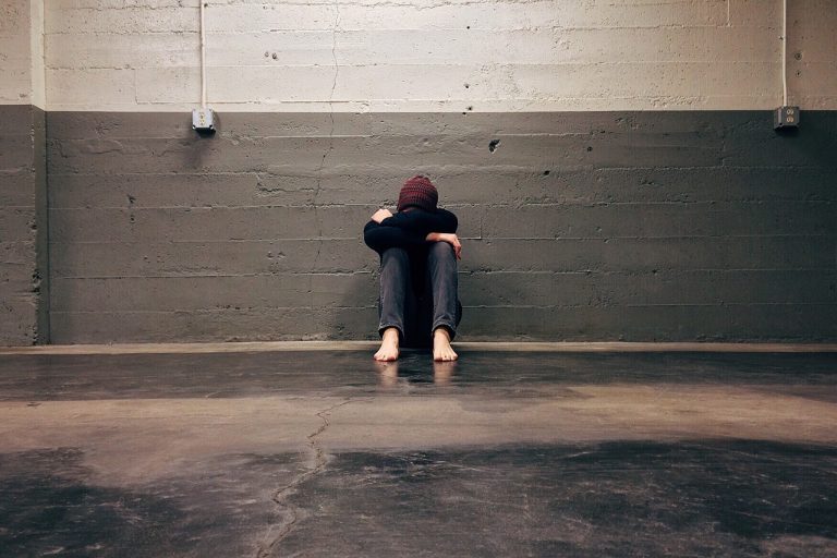 Две трети молодежи Латвии считают, что их психическое здоровье ухудшилось за пандемию