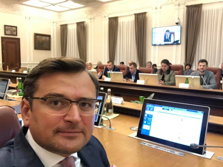 «Враг моего врага — мой друг»: глава МИД Украины об арестах Навального и протестах