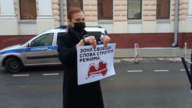 В Москве у посольства Латвии прошли пикеты против «преследования журналистов»