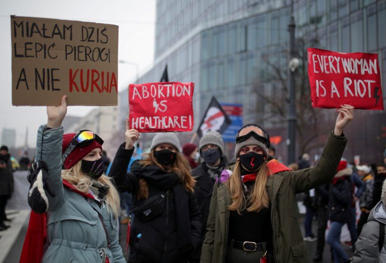 В Польше запретили аборты из-за патология плода