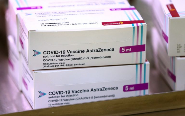 В Европе утверждена вакцина AstraZeneca