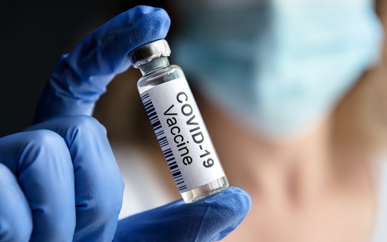 КОРОТКО О ГЛАВНОМ: кривая COVID ползет вверх, призывы к вакцинации на русском, «дворец Путина» — сплошная стройплощадка